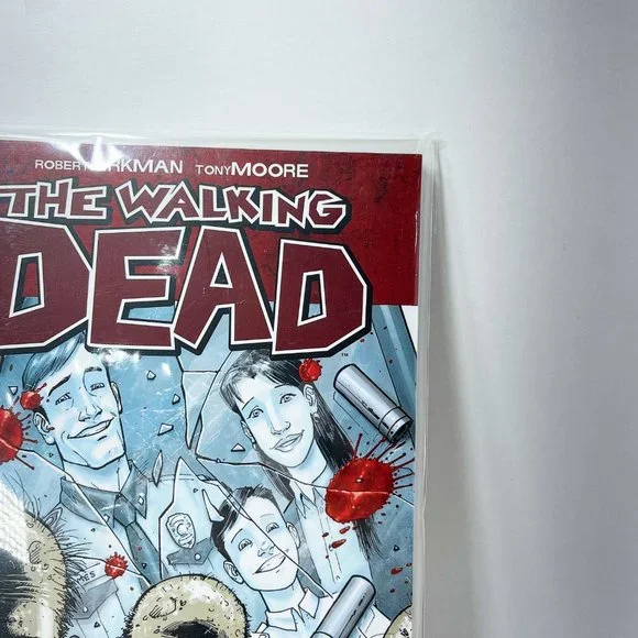 The Walking Dead Volume 1 Days Gone Bye -Robert Kirkman- Graphic Novel - Picture 3 of 6